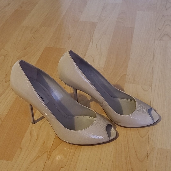 (CCO!)‼️PRICE TO SELL🌷🌷 BURBERRY - Kensel Pump 🌷🌷 - Picture 3 of 11